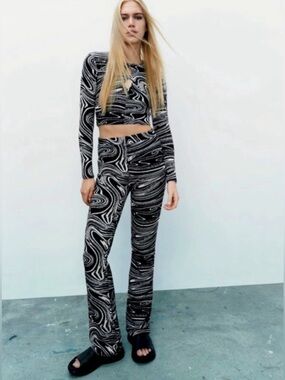 Zara Black & White Swirl Retro 70’s High-Rise Flare Knit Pants, Large